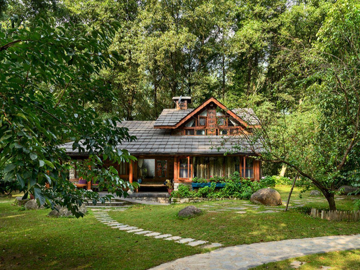 The 6-Day Himalayan Retreat at Neeralaya